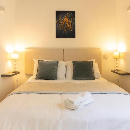 **Sunny And Bright, Thatchers Rock One Bed Beach Front Apartment*** Torquay Exteriér fotografie