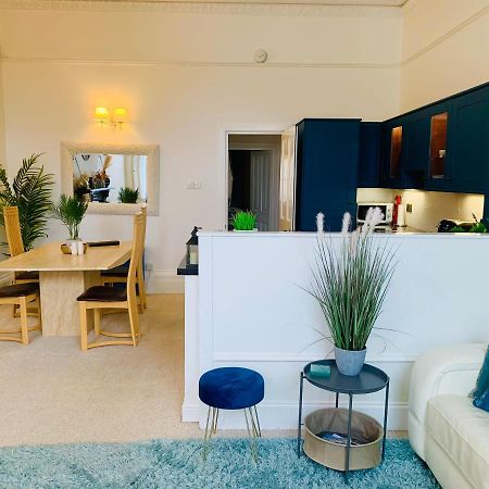 **Sunny And Bright, Thatchers Rock One Bed Beach Front Apartment*** Torquay Exteriér fotografie