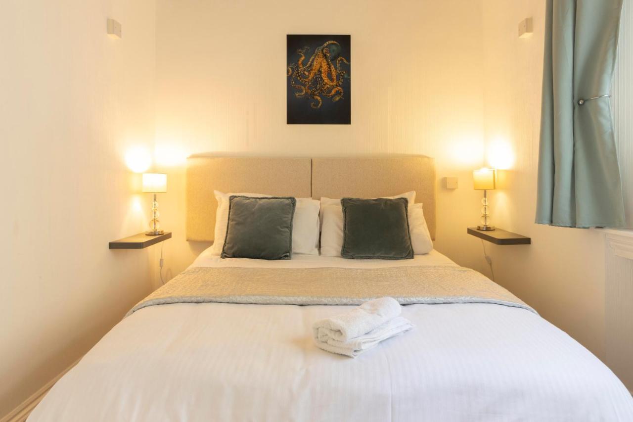 **Sunny And Bright, Thatchers Rock One Bed Beach Front Apartment*** Torquay Exteriér fotografie