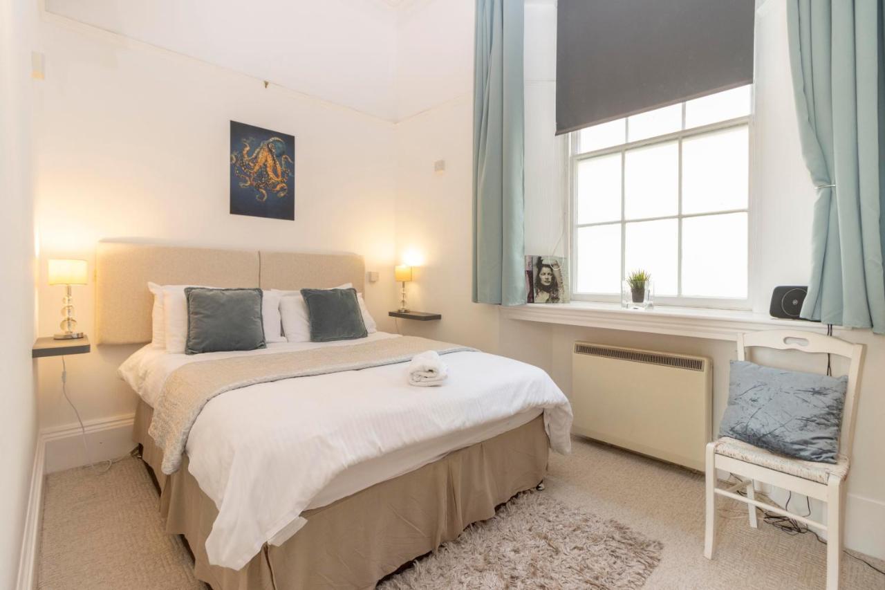 **Sunny And Bright, Thatchers Rock One Bed Beach Front Apartment*** Torquay Exteriér fotografie