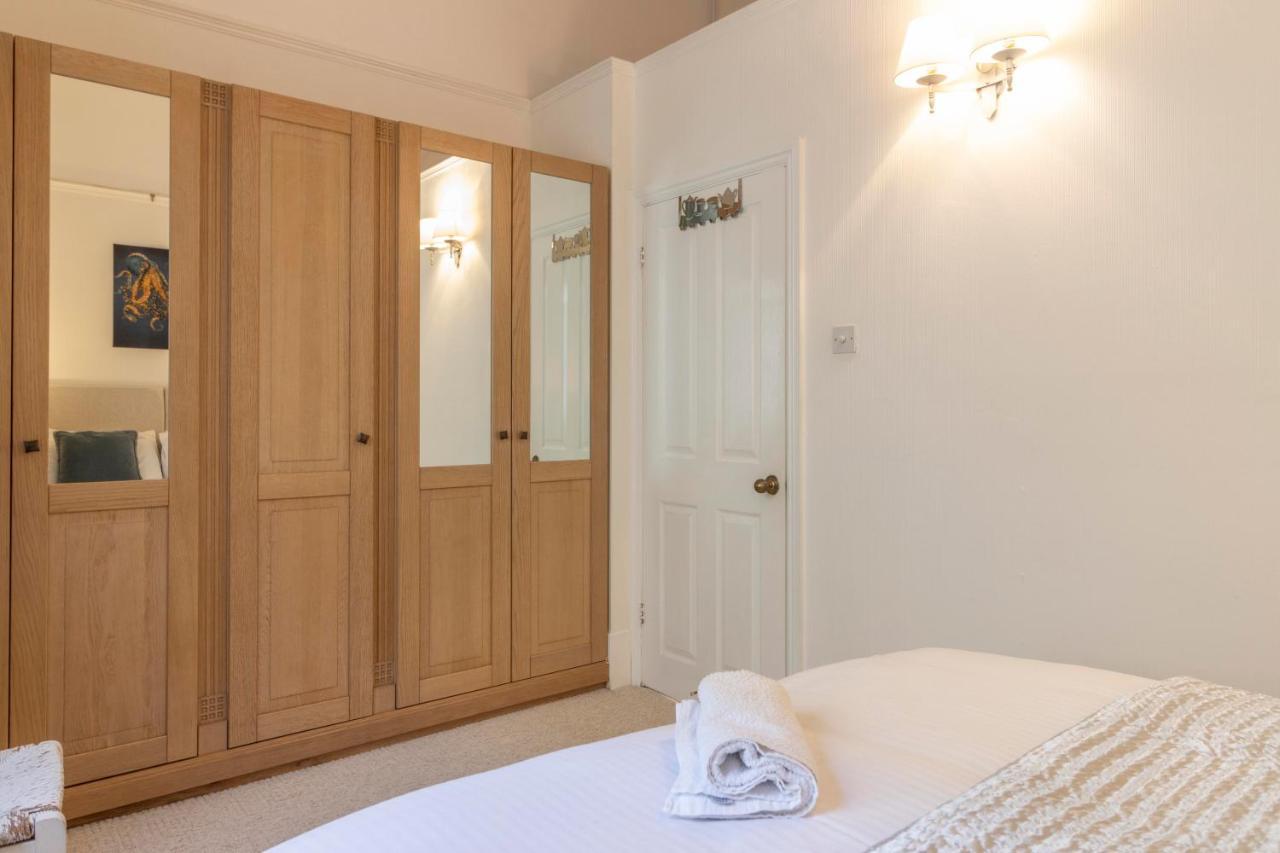 **Sunny And Bright, Thatchers Rock One Bed Beach Front Apartment*** Torquay Exteriér fotografie