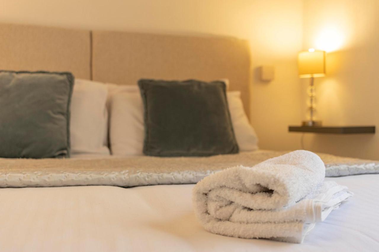 **Sunny And Bright, Thatchers Rock One Bed Beach Front Apartment*** Torquay Exteriér fotografie