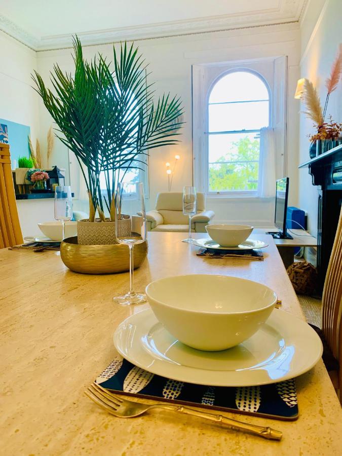 **Sunny And Bright, Thatchers Rock One Bed Beach Front Apartment*** Torquay Exteriér fotografie