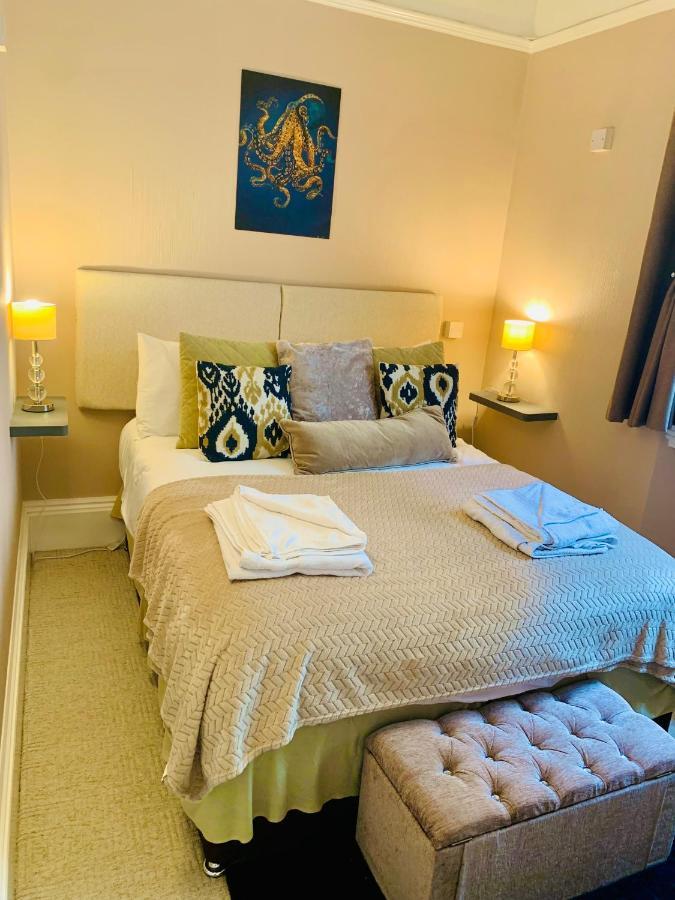 **Sunny And Bright, Thatchers Rock One Bed Beach Front Apartment*** Torquay Exteriér fotografie
