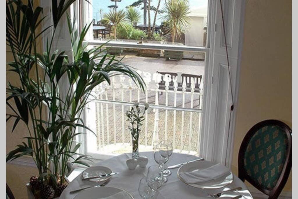 **Sunny And Bright, Thatchers Rock One Bed Beach Front Apartment*** Torquay Exteriér fotografie