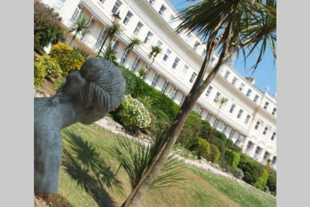 **Sunny And Bright, Thatchers Rock One Bed Beach Front Apartment*** Torquay Exteriér fotografie